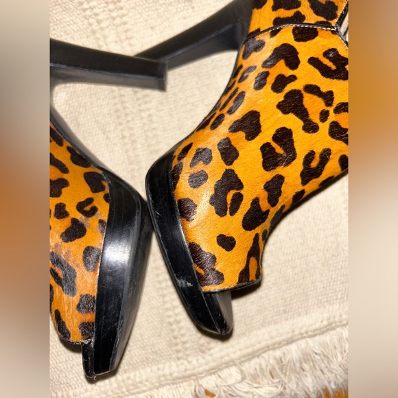 Banana Republic Leather Cowhair Leopard Print Open Toe High Heels - Picture 7 of 9